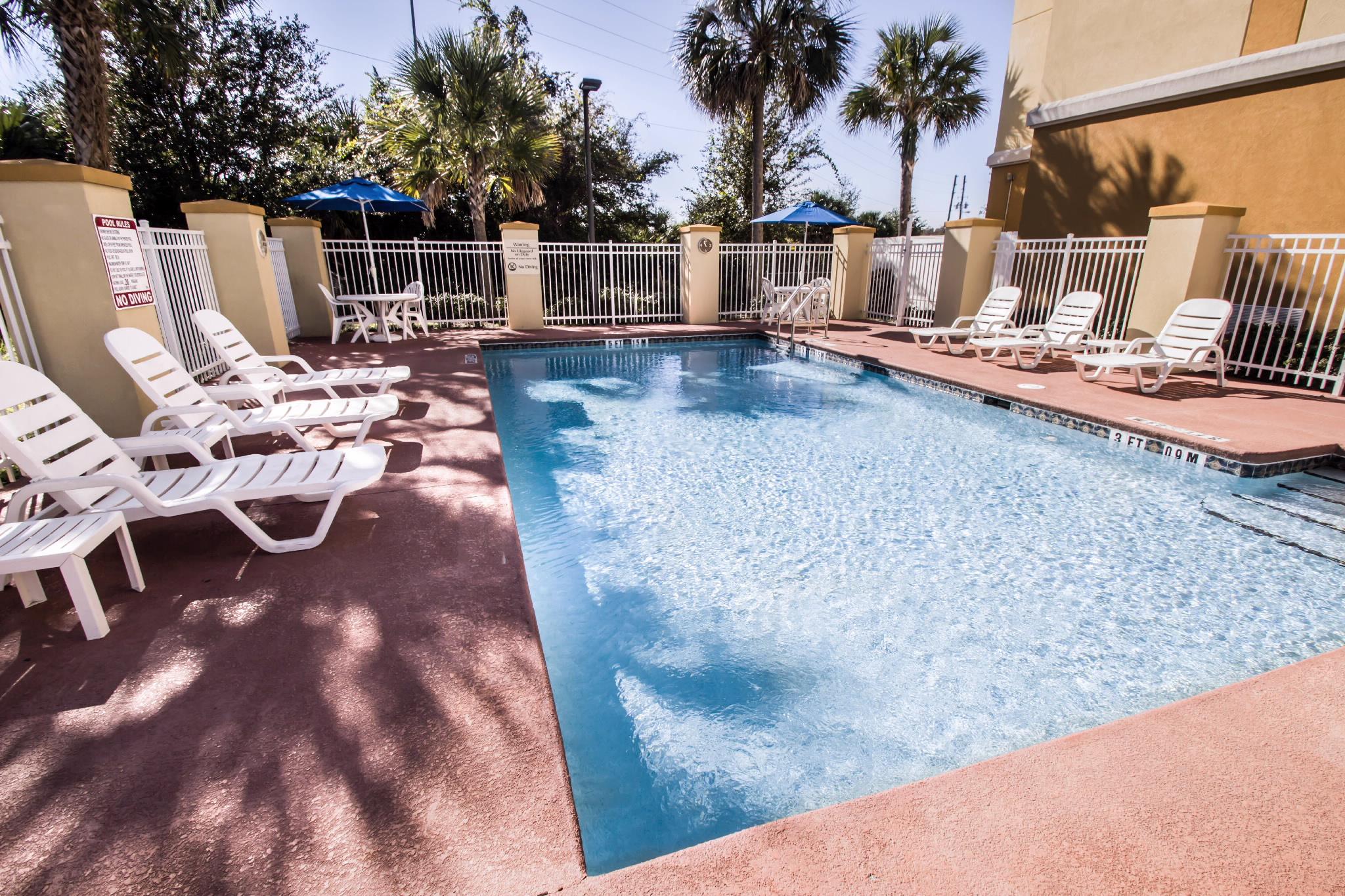 Comfort Suites Orlando Airport Екстериор снимка